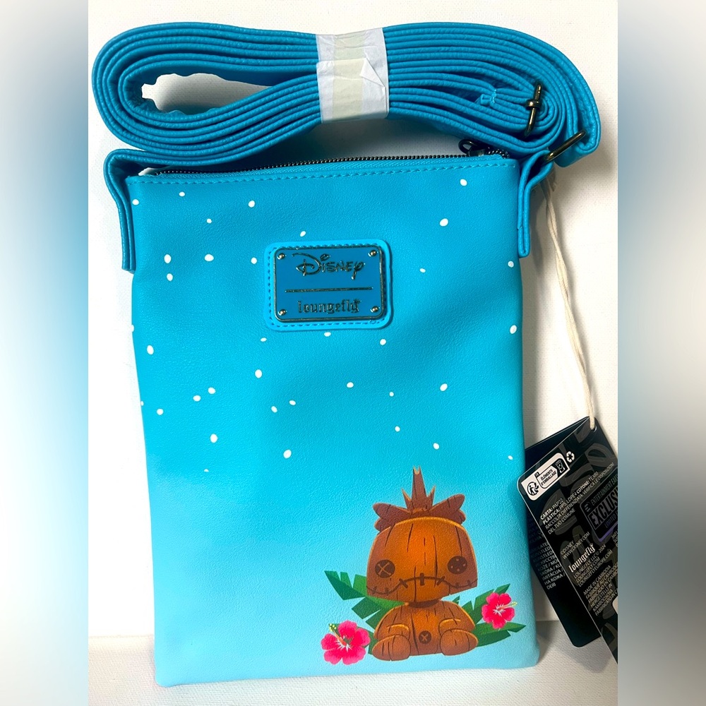 Loungefly - Disney Stitch Tiki Passport Bag - Entertainment Earth Exclusive NWT - Picture 2 of 11